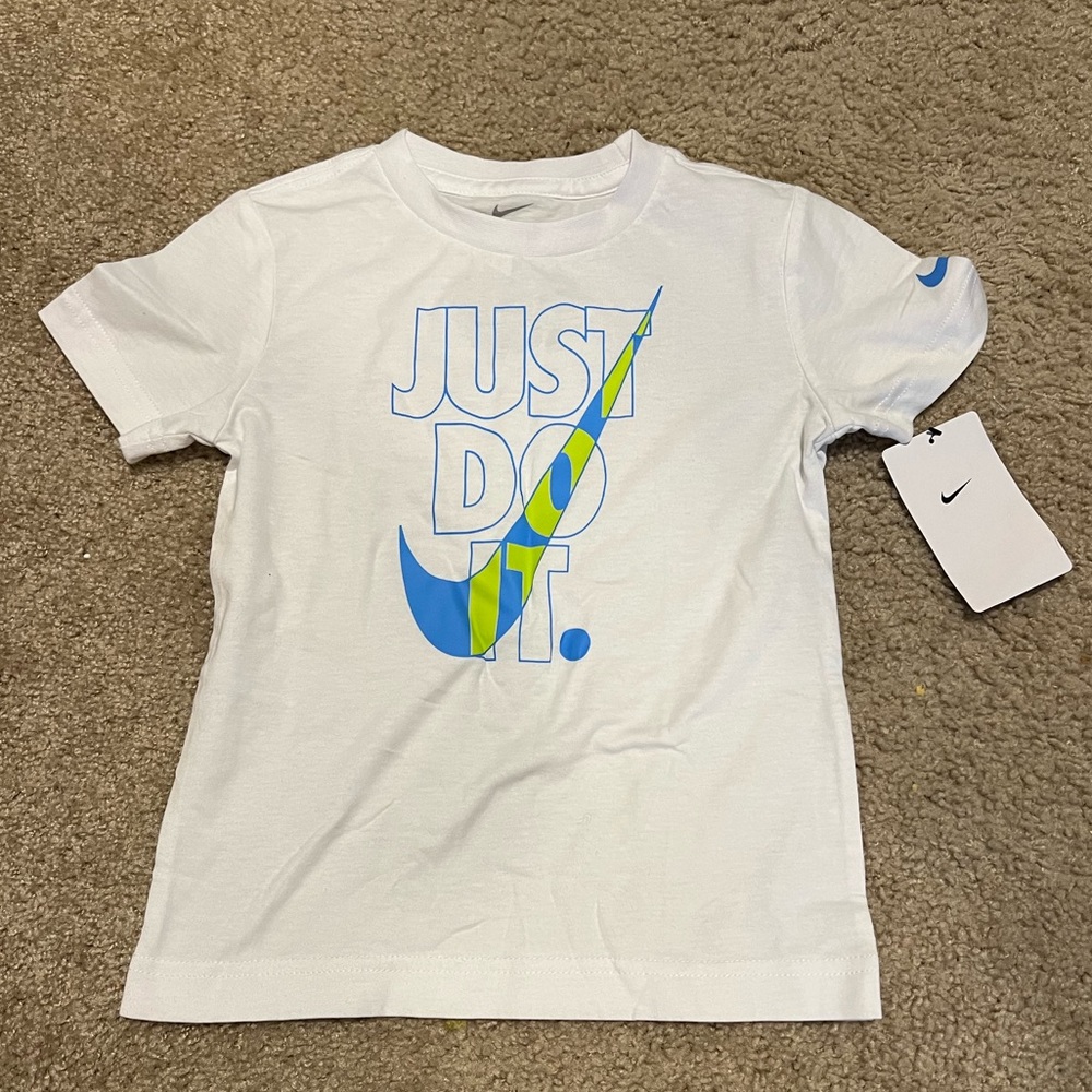 NWT Nike tshirt